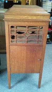 lot 53 image: Vintage Silvertone Phonograph Cabinet.
