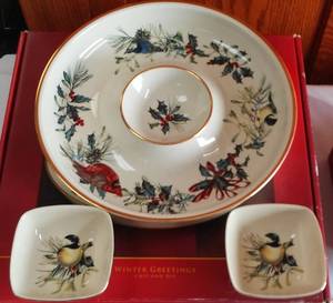 lot 68 image: Lenox Winter Greetings Dipping bowl set