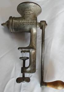 lot 69 image: Vintage Universal food Chopper.