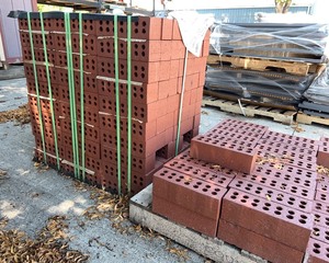 lot 150 image: Pallets of New Bricks