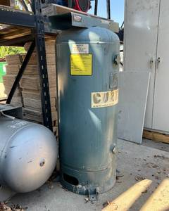 lot 190 image: Vertical Air Storage Tank