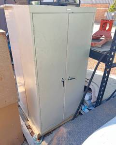 lot 153 image: Sandusky Storage Cabinet