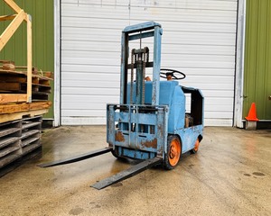 lot 66 image: Cleveland Towmotor LT35 Fork Lift
