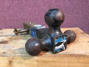 lot 19 image: 3 Way Ball Hitch