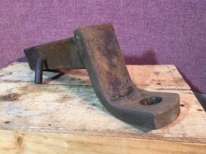 lot 20 image: 2 12 Oversize Receiver Hitch