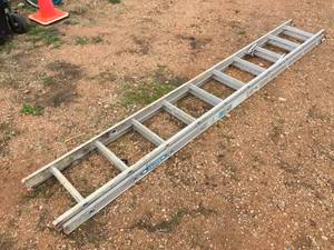 lot 44 image: Werner SAF-T-MASTER 20 Aluminum Extension Ladder