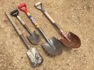 lot 47 image: 4 Shovels