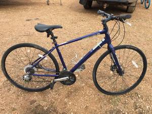 lot 55 image: Diamondback Insight Hybrid Bike