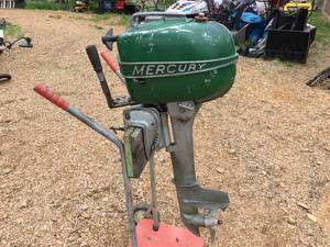 lot 67 image: Classic Mercury 7.5 HP Outboard Motor
