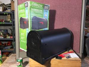 lot 88 image: Gibraltar Heavy Duty Post Mount Mailbox