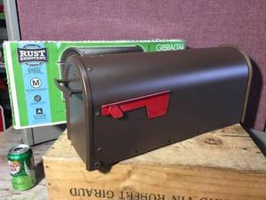lot 87 image: Gibraltar Post Mount Mailbox - Like New