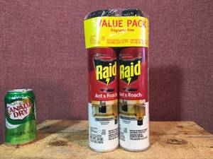 lot 89 image: Raid Twin-Pack Ant & Roach Killer