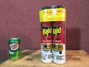 lot 90 image: Raid Twin-Pack Ant & Roach Killer