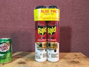 lot 91 image: Raid Twin-Pack Ant & Roach Killer