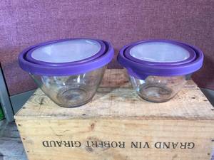 lot 103 image: Anchor 2 Qt & 3 Qt Bowls With Lids