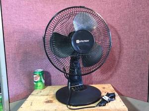 lot 101 image: Intertek 12 Oscillating Table Fan
