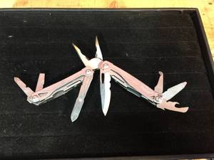 lot 114 image: Leatherman Wingman Multi-Tool