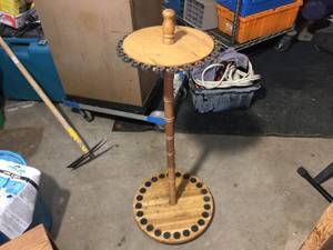 lot 120 image: 24 Place Fishing Rod Vertical Stand