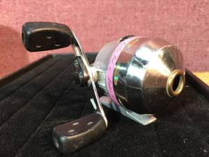 lot 132 image: Shakespeare Ladies Fishing SSC6 Fishing Reel