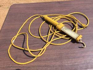 lot 155 image: Woodhead 1086-3 Fluorescent Lamp