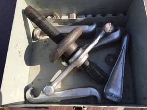 lot 165 image: Semi Tire Stud Puller