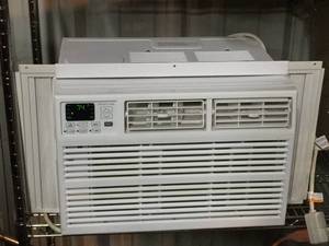 lot 140 image: Denali Aire 8,000 BTU Window Air Conditioner