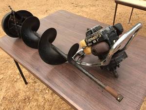 lot 182 image: Magnum 3 Plus Gas ICE Auger