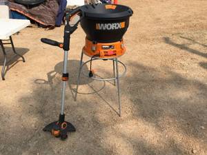 lot 148 image: WORX Leaf Mulcher - Cordless Trimmer