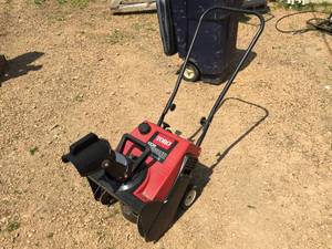 lot 206 image: Toro Powerlite Gas Snowblower