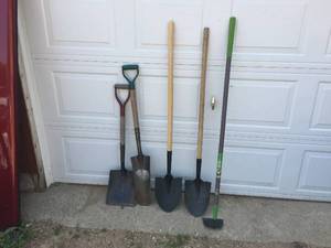 lot 210 image: Shovels & Hoe