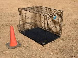 lot 217 image: Collapsible Pet Kennel