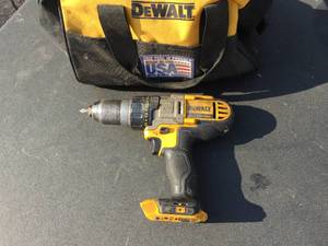 lot 233 image: Dewalt DCD985 12 Cordless 20v Hammer Drill With Bag