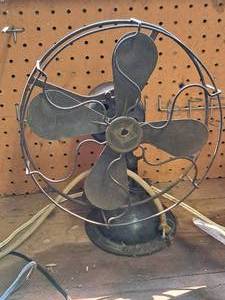 lot 155 image: Vintage 13.5 Table Fan