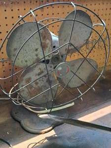lot 156 image: Vintage Emerson Junior 13 Table Fan