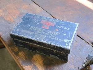 lot 163 image: Vintage Tabloid Pac-Kit Metal First Aid Kit