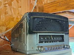 lot 168 image: Vintage Mopar 807 AM Car Radio