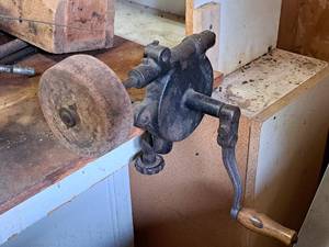 lot 191 image: Manual Bench-Mount Grinder