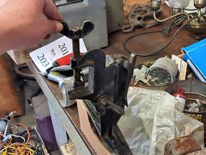 lot 194 image: Screw Vise