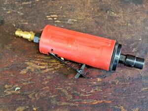 lot 204 image: Northern Industrial Tools Air Wrench 158305