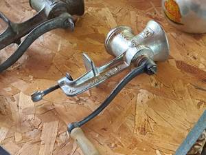 lot 253 image: Keystone #20 10 Meat Grinder