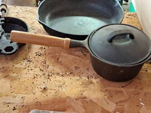 lot 259 image: 6 Cast Iron Pot with Lid