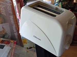 lot 268 image: Emerson Cool Touch Toaster