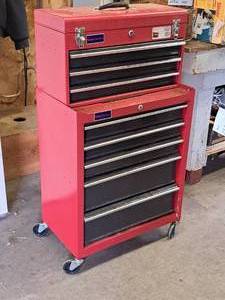 lot 138 image: Master Mechanic 2-piece Rolling Tool Chest and Tool Box