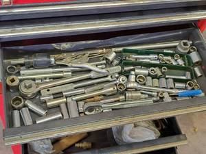 lot 142 image: Hand Tools & Hardware - Sockets, Ratchets, Locking Pliers