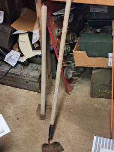 lot 290 image: Lot of (2) Hoes