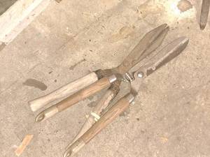 lot 293 image: Lot of (2) Hedge Pruners