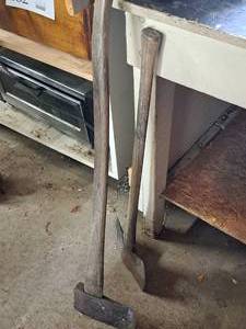 lot 297 image: Lot of (2) Axes
