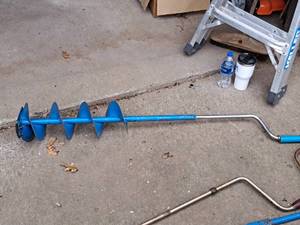 lot 352 image: Manual Ice Auger
