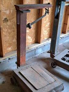 lot 360 image: Vintage Reliable Rolling Floor Scale