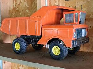 lot 371 image: Vintage Nylint Dump Truck